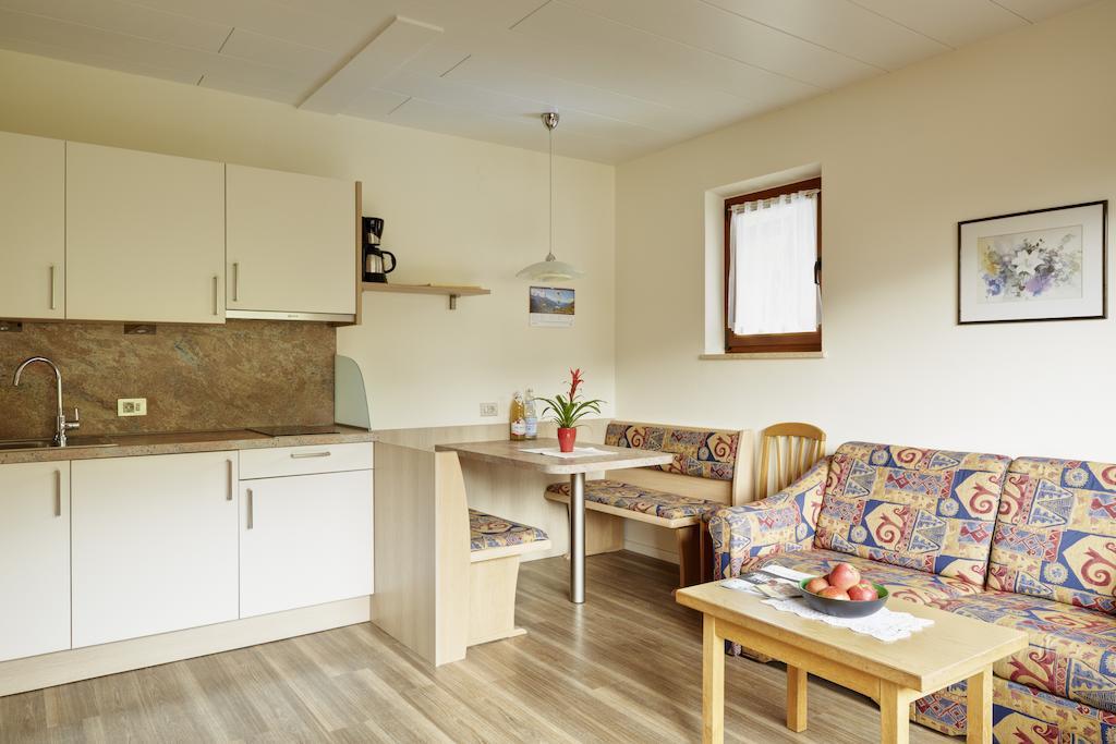 Ferienwohnungen Haus Christine Rifiano Habitación foto